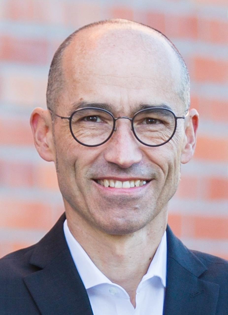 Dr. Peter Zoller Leadership Training - Professional training provider specializing in Financials and Real Estate